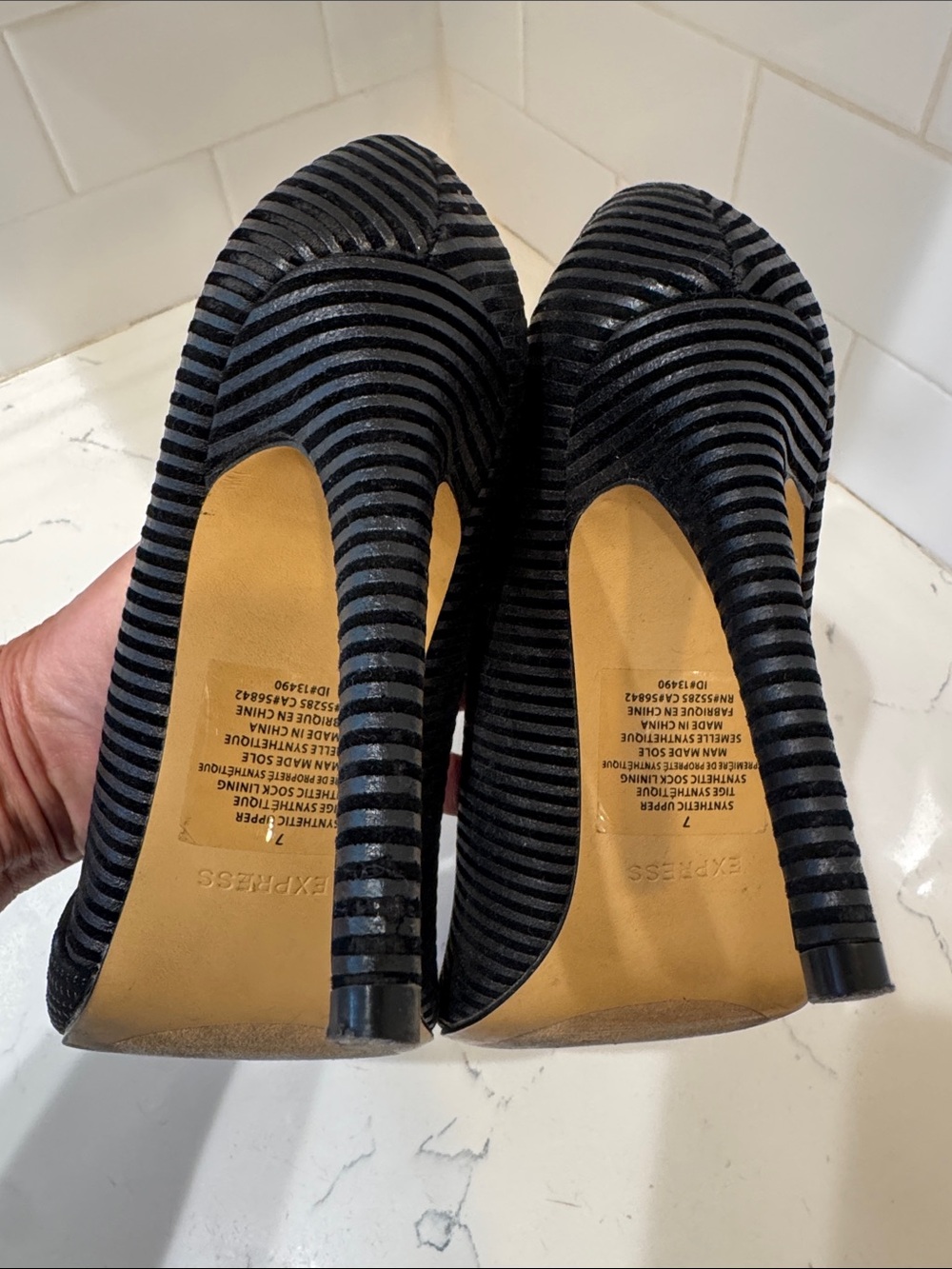 Express Black Ribbed Pointed Toe Pumps Size: 7 - Picture 11 of 12